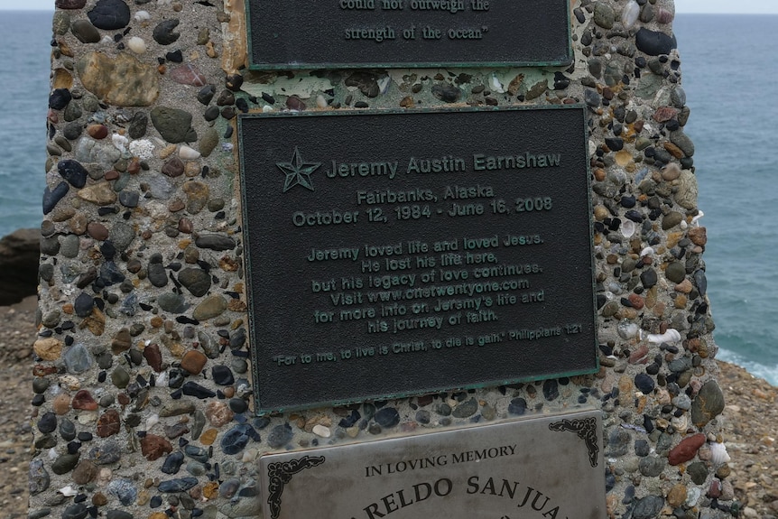 A memorial plaque on a rocky ledge for people who have died at Snapper Point
