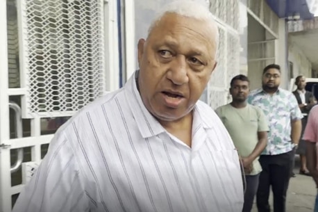 Fostul prim-ministru din Fiji Frank Bainimarama pare șocat