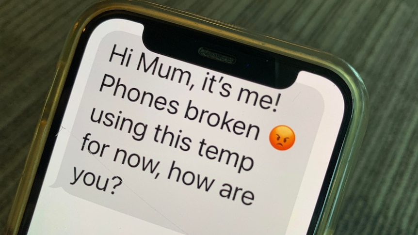 A phone displaying a text that reads "hi Mum, it's me! Phones broken. Using this temp for now, how are you?"