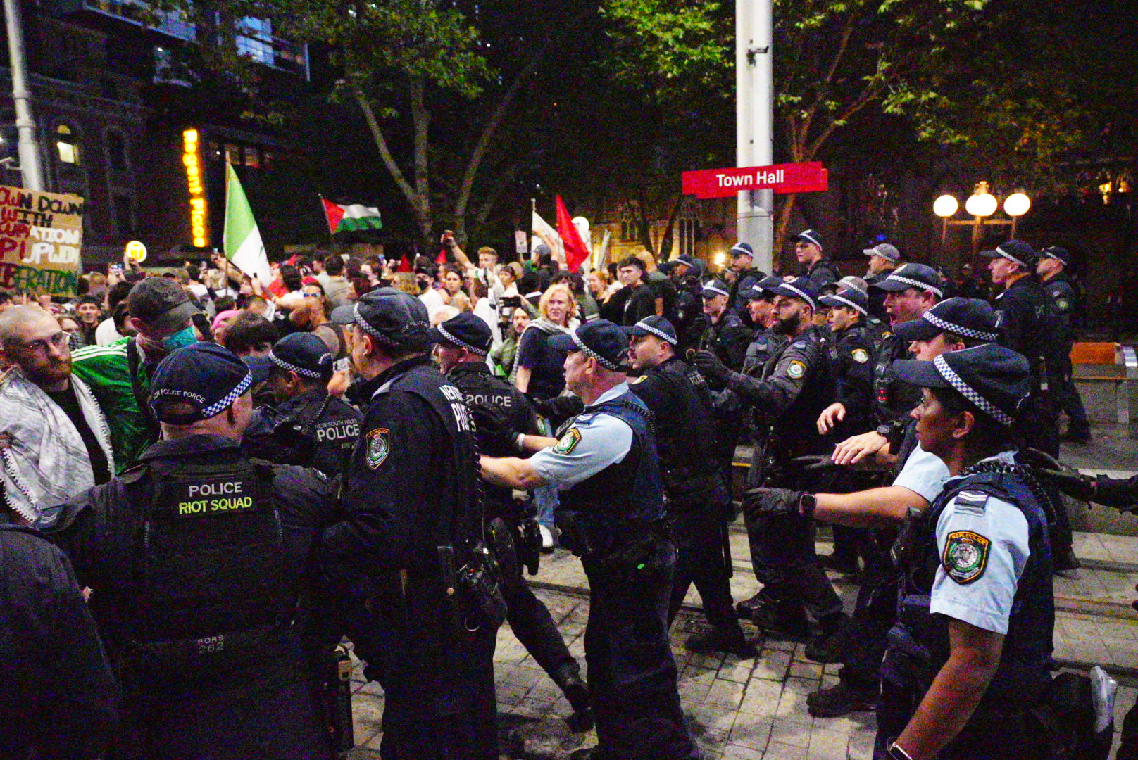 Crowd being pushed by police in sydney
