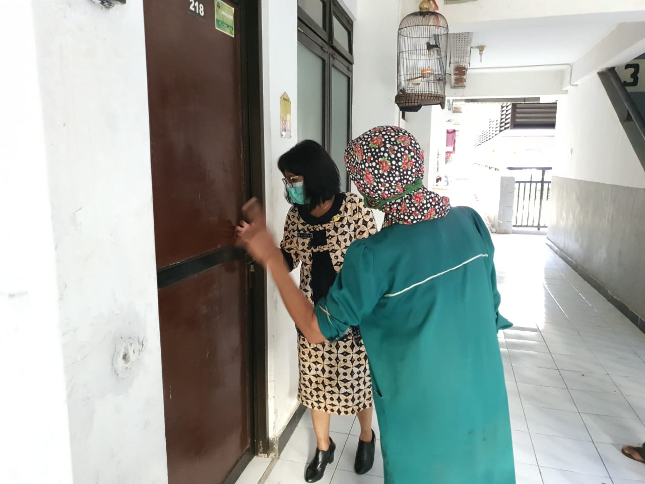 Mencari rumah ke rumah