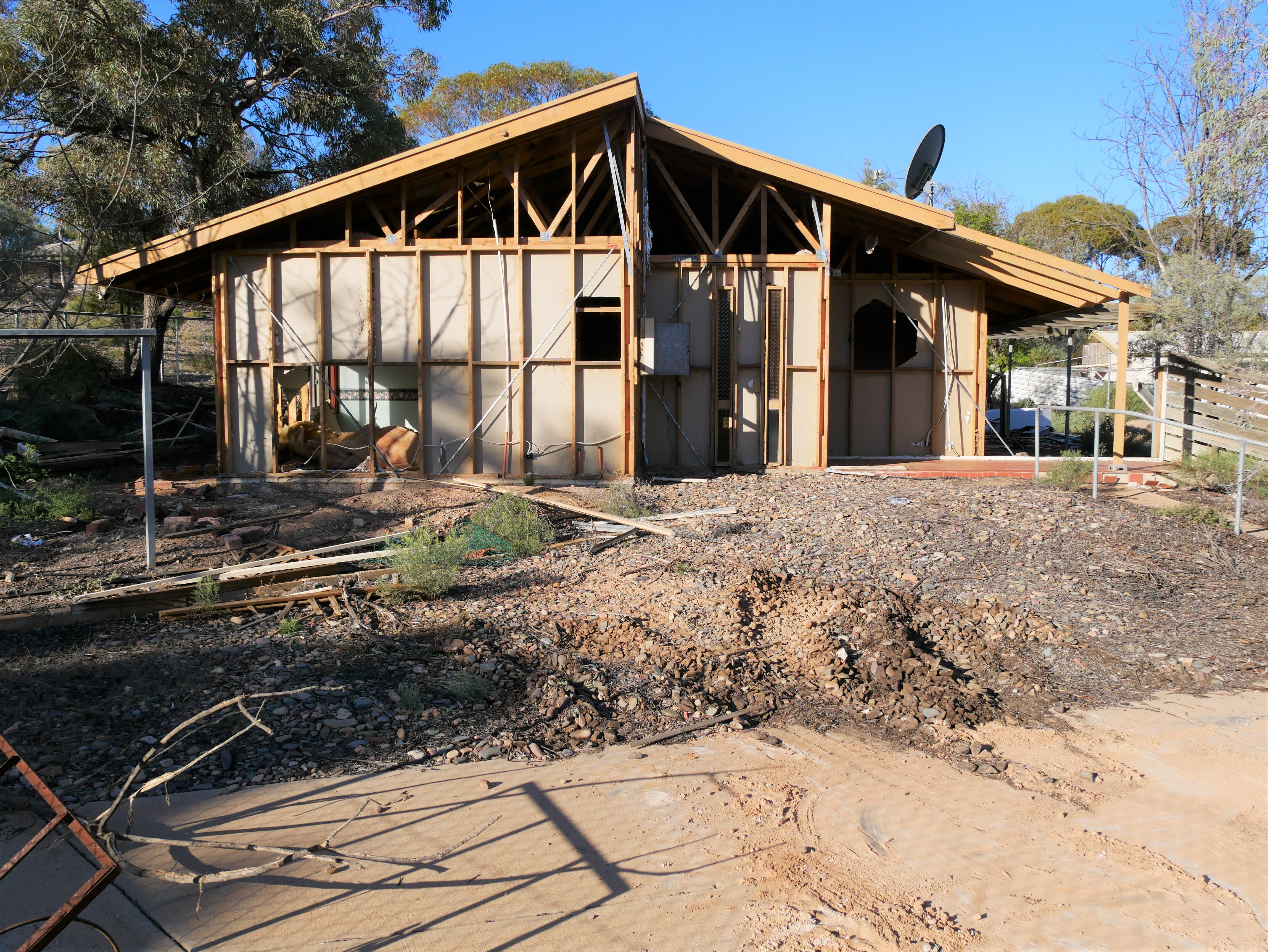 Leigh Creek home demolition plans could limit growth, business owner