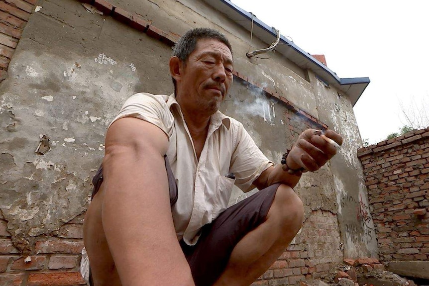 Wang Jindong taking a break.