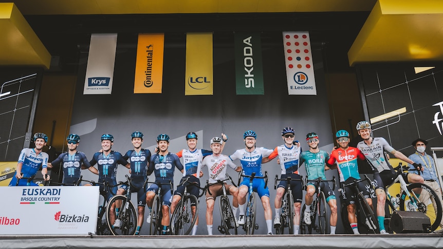 Australians take historic group photo before Tour de France first stage ...
