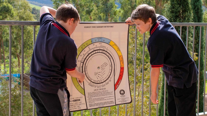 Brodie Donohue and Rory Gravette calculate the fire danger at Strathewen Primary School.