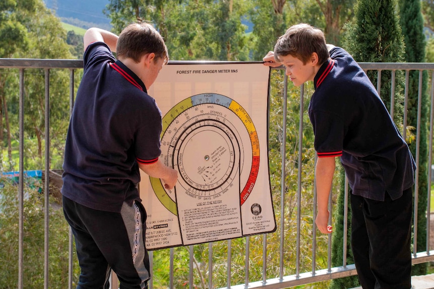 Brodie Donohue and Rory Gravette calculate the fire danger at Strathewen Primary School.