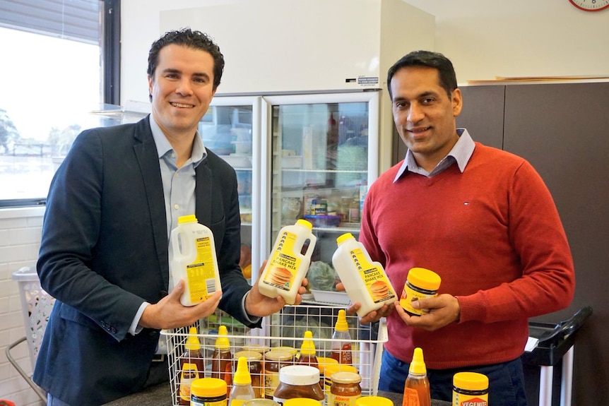 Labor MP for Gellibrand Tim Watts and Jasvinder Sidhu, from the Let's Feed project.