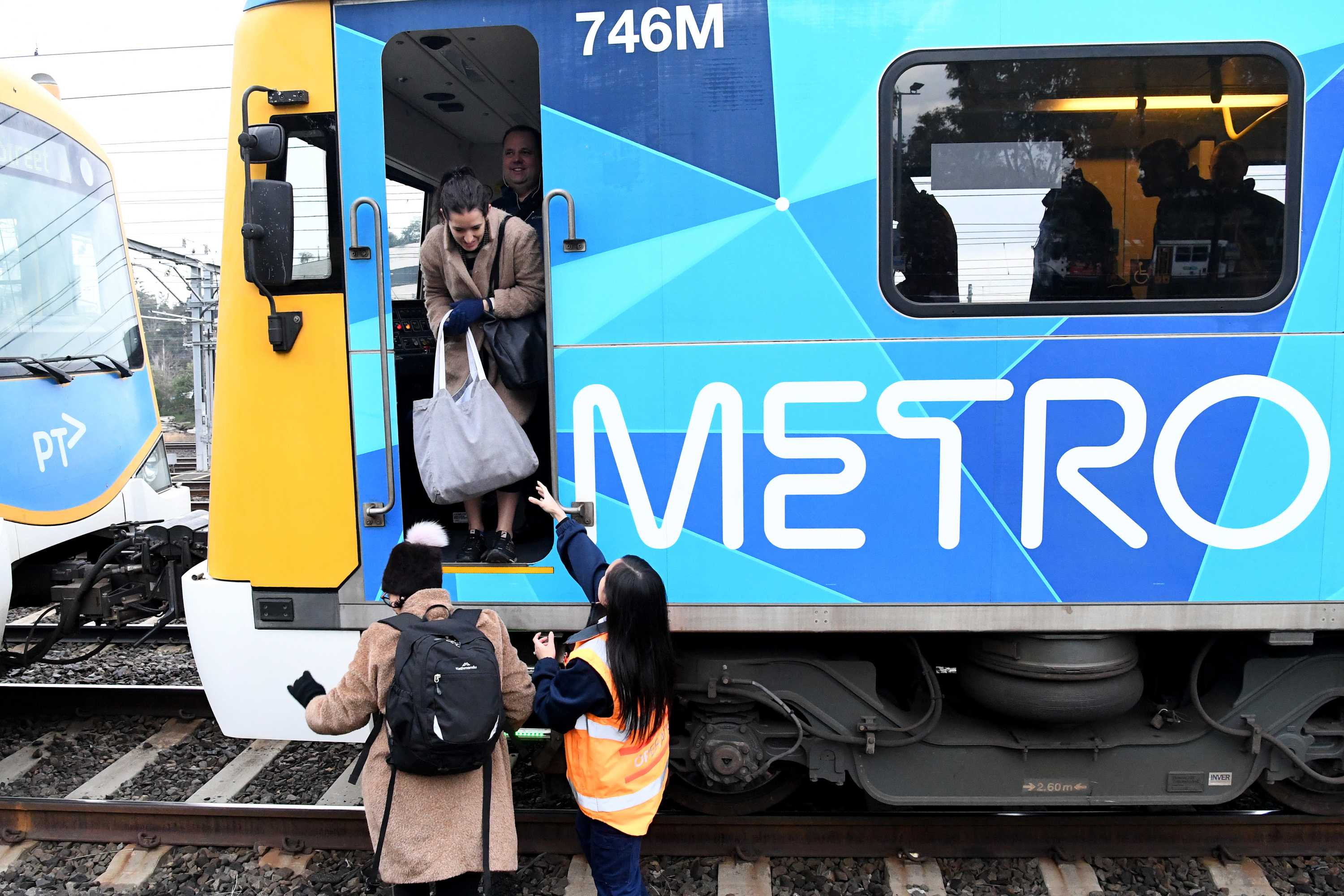 Melbourne train sparks caught on camera as passengers evacuate - ABC News