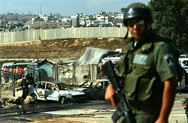 Car bomb kills 2 at Israeli checkpoint - ABC News