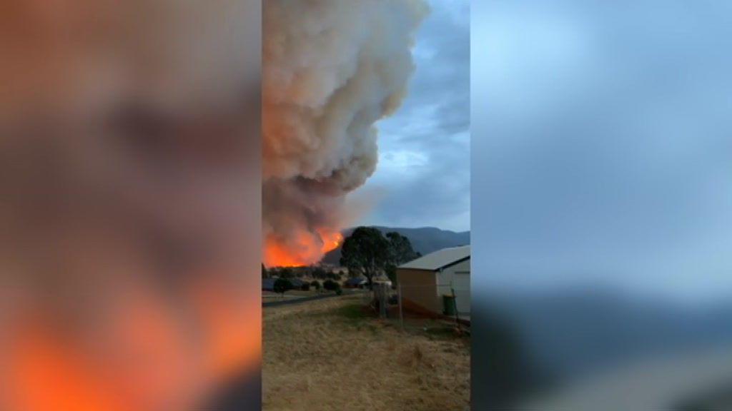 Vision Of Flames Approaching Corryong In Victoria Abc News