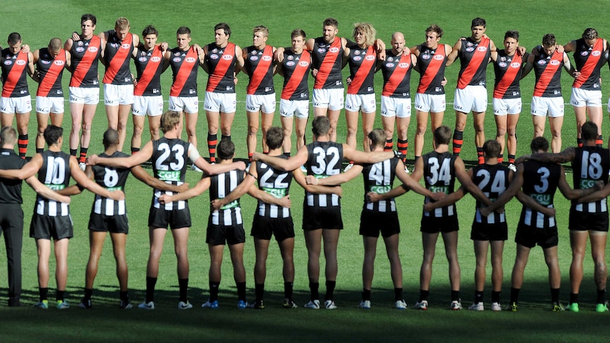 Collingwood and Essendon hold minutes silence on Anzac Day