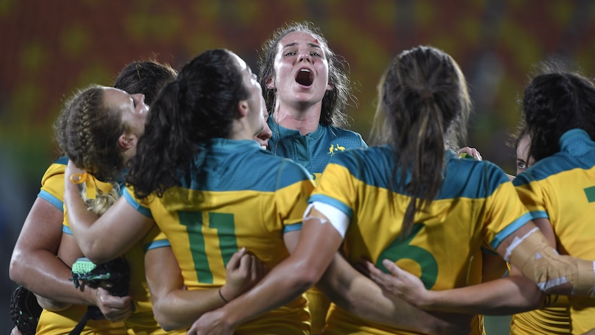 Australia celebrates gold in women's rugby sevens