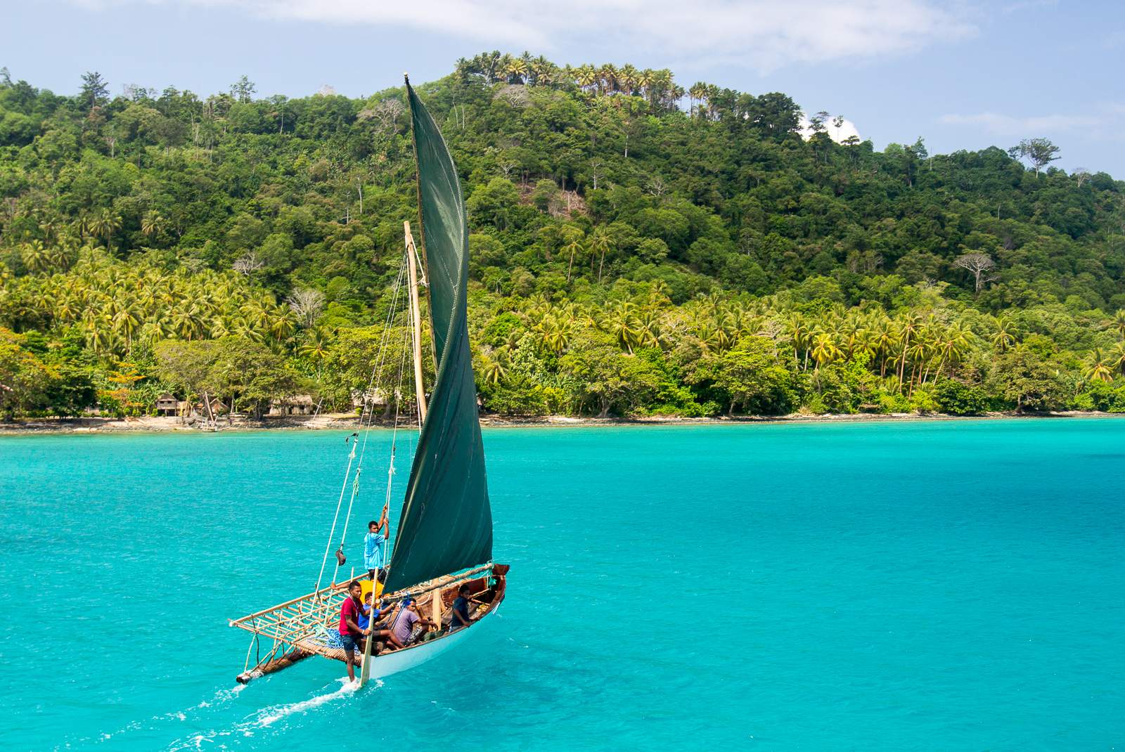 Recording the story behind the fading art of Papua New Guinea's sailing
