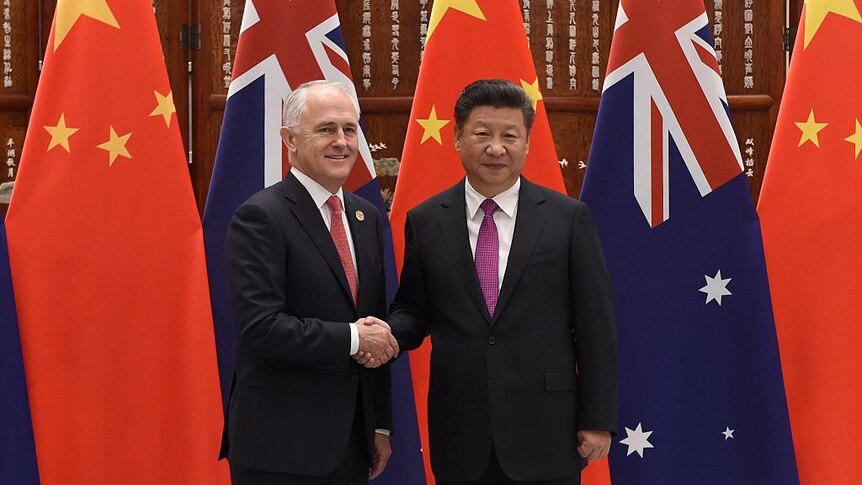 PM Turnbull and Pres Xi Jinping shake hand in front of flags