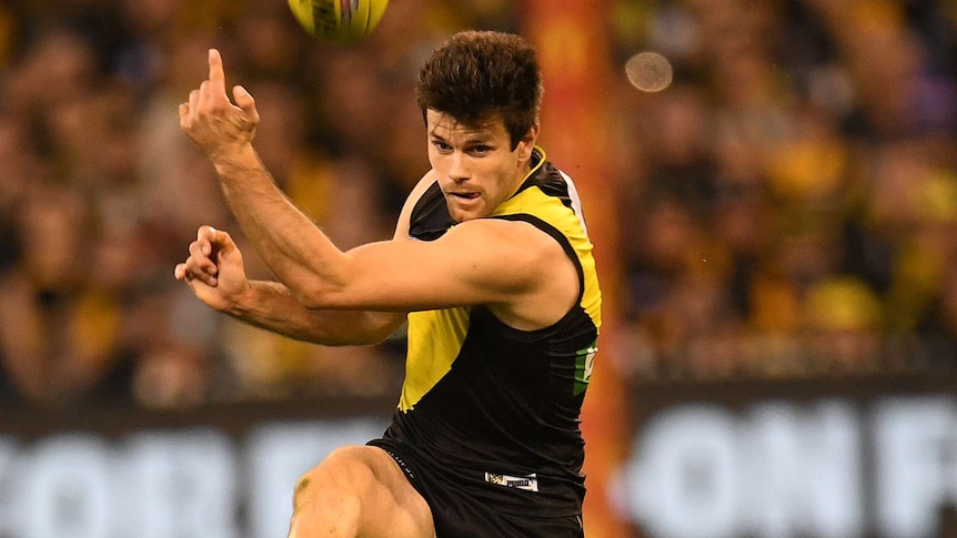 Trent Cotchin kicks during a preliminary final