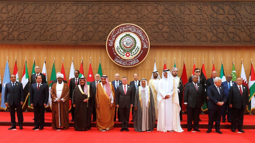 Arab leaders stand side-by-side at the summit.