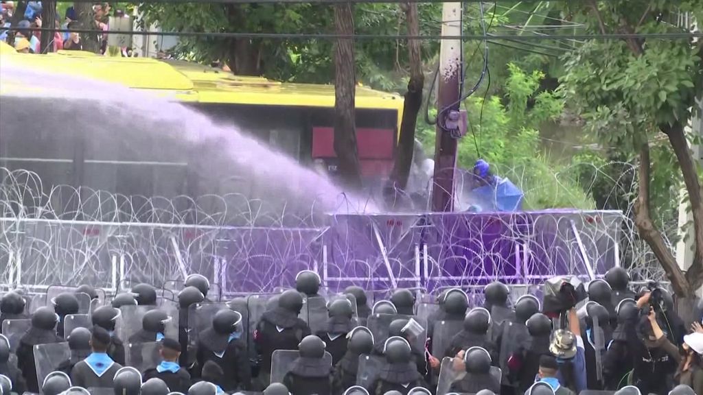 Thai Police Fire Water Cannon At Anti-government Protesters Outside ...