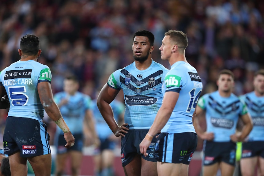 A group of players look despondent during an Origin match
