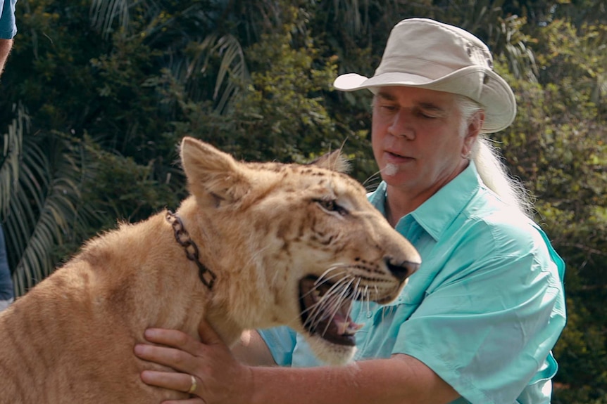 Bhagavan "Doc" Antle with a tiger