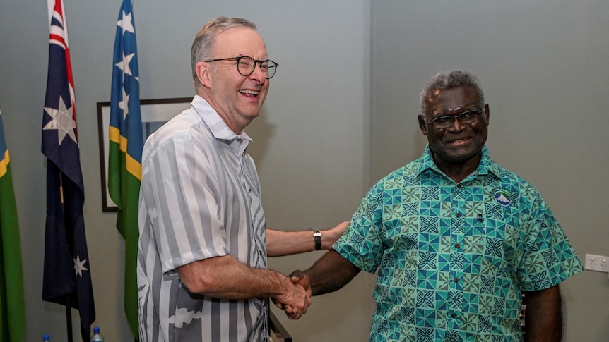 Anthony Albanese meets with Manasseh on sidelines of the Pacific Islands Forum.
