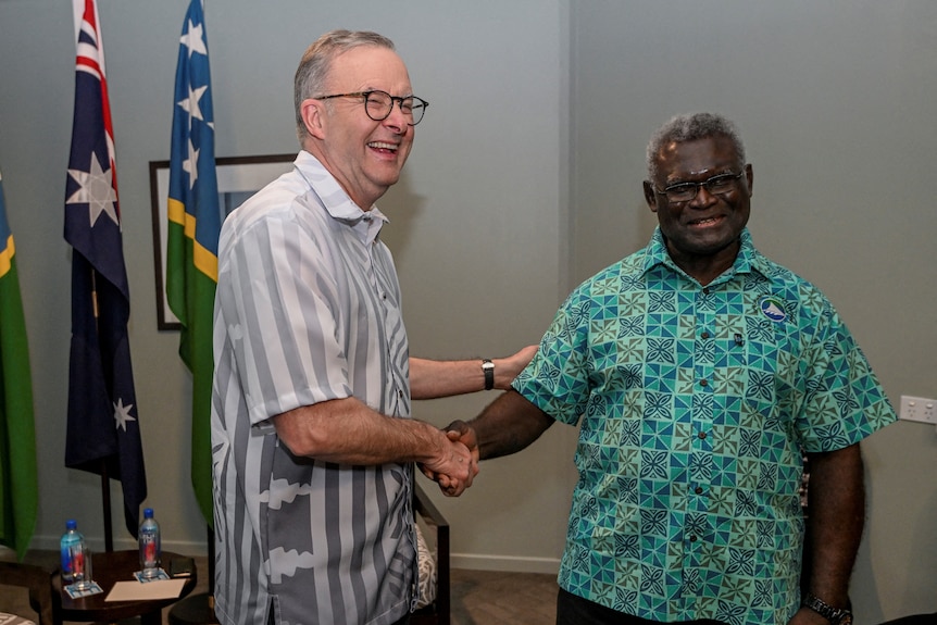 Anthony Albanese meets with Manasseh on sidelines of the Pacific Islands Forum.