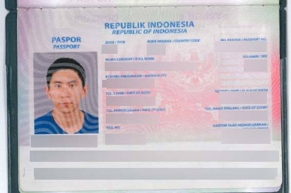 A picture of a fake Indonesia passport.