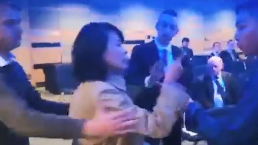 中国记者在英国保守党年会上掌掴一名志愿者