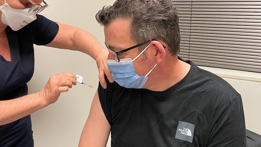 维州州长安德鲁斯接种新冠疫苗