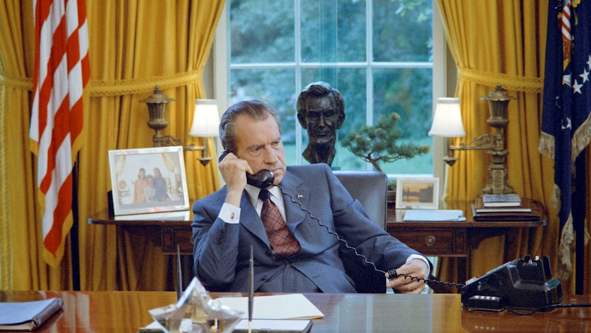 Richard Nixon on the phone Oval Office 1972