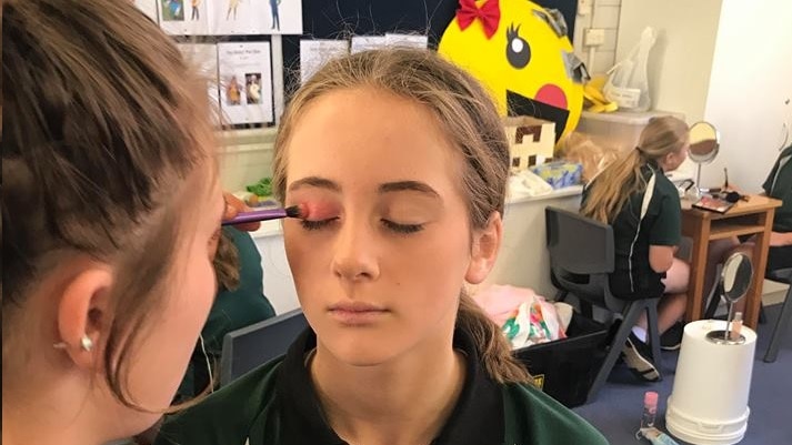 Make Up Classes Held For Teenage Girls As They Feel Pressure Of Social