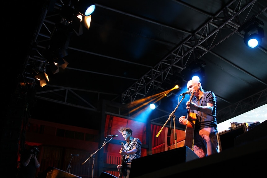 Paul Kelly and nephew Dan performing at a drought relief concert in Longreach, western Queensland.