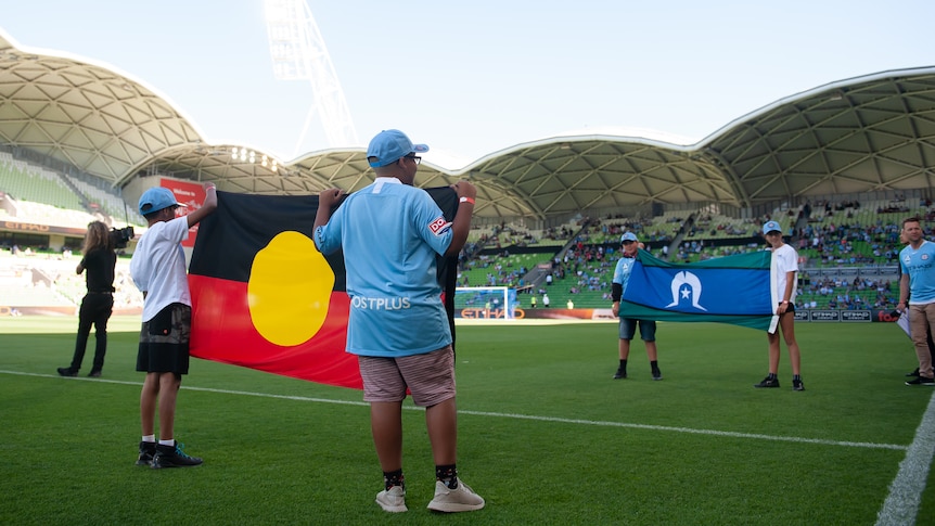 Die FIFA gibt bekannt, dass an den Austragungsorten der Frauen-Weltmeisterschaft neben den Nationalflaggen auch First Nations-Flaggen wehen werden