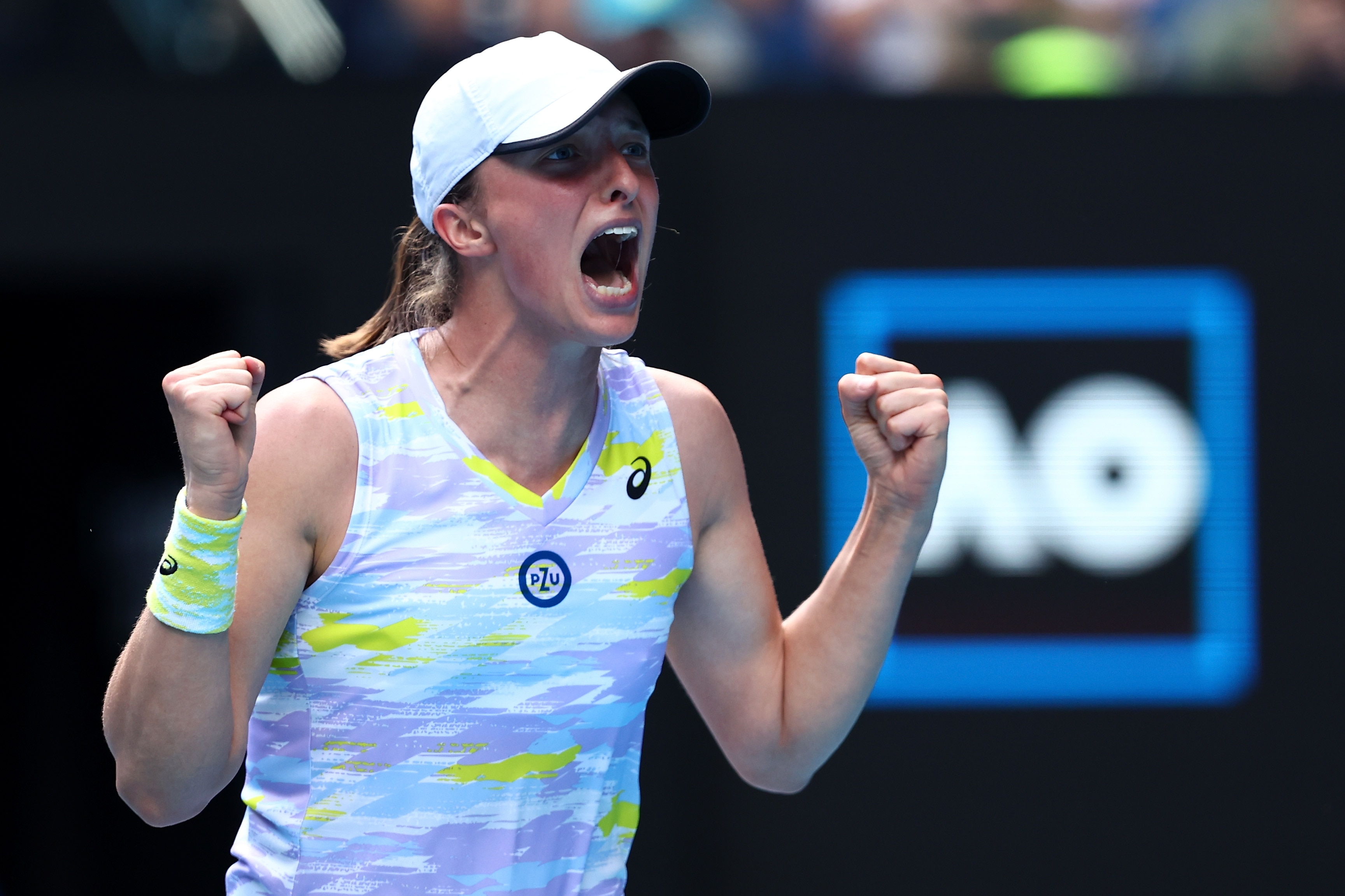 Świątek, Collins to face off in Australian Open semi-final