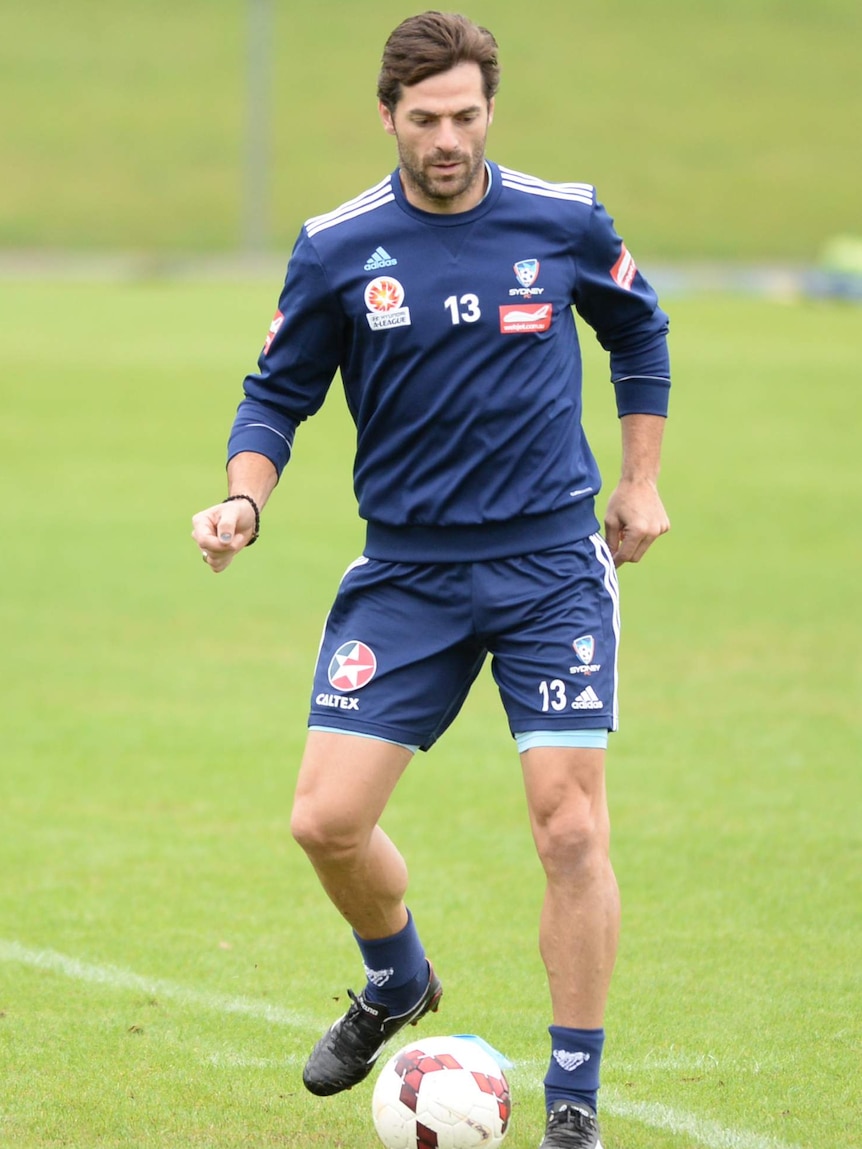 Sasa Ognenovski at Sydney FC training