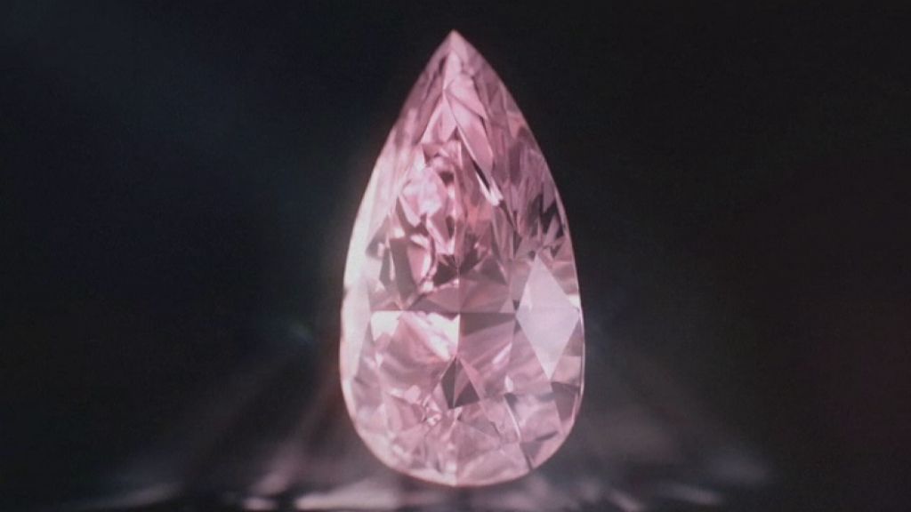 pink Diamond様おまとめ購入割引 落款 髭紬 作家物 白にブルー 楽天市場】桃花 絢爛 HAKI ハキ 【名入れ木札付き】雛人形 白粋 ももか