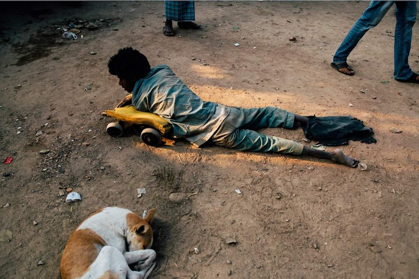 A man missing limbs lies on the ground in the Indian city of Varanasi
