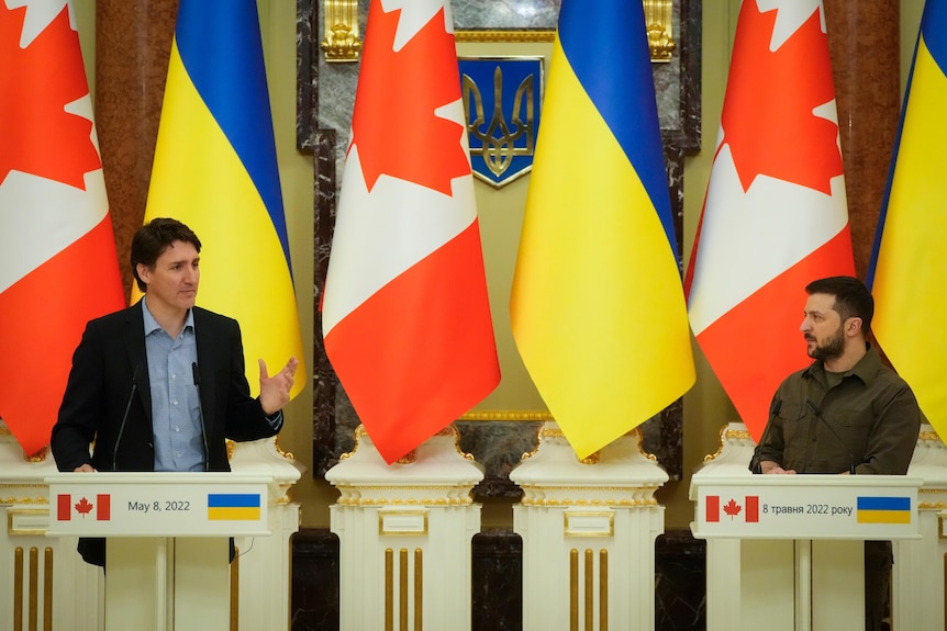 Ukrainian President Volodymyr Zelenskyy, right, and Canadian Prime Minister Justin Trudeau