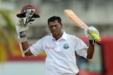 Chanderpaul acknowledges crowd after hundred