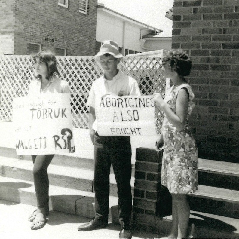 Sydney University student Ann Curthoys (right) and other freedom riders protesting outside the RSL club in Walgett, NSW.
