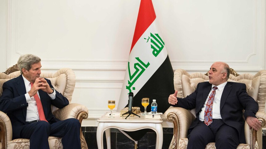 US secretary of state John Kerry (L) and new Iraqi prime minister Haidar al-Abadi (R)