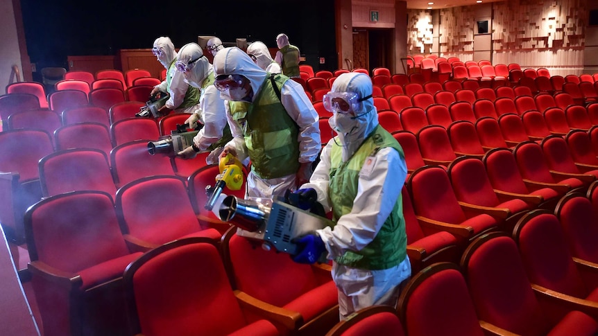 South Korean workers fumigate theatre for MERS