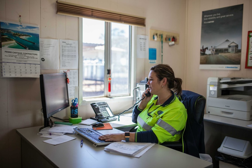 Naomi works at the front desk of the local multi-business hub in Leinster, WA.
