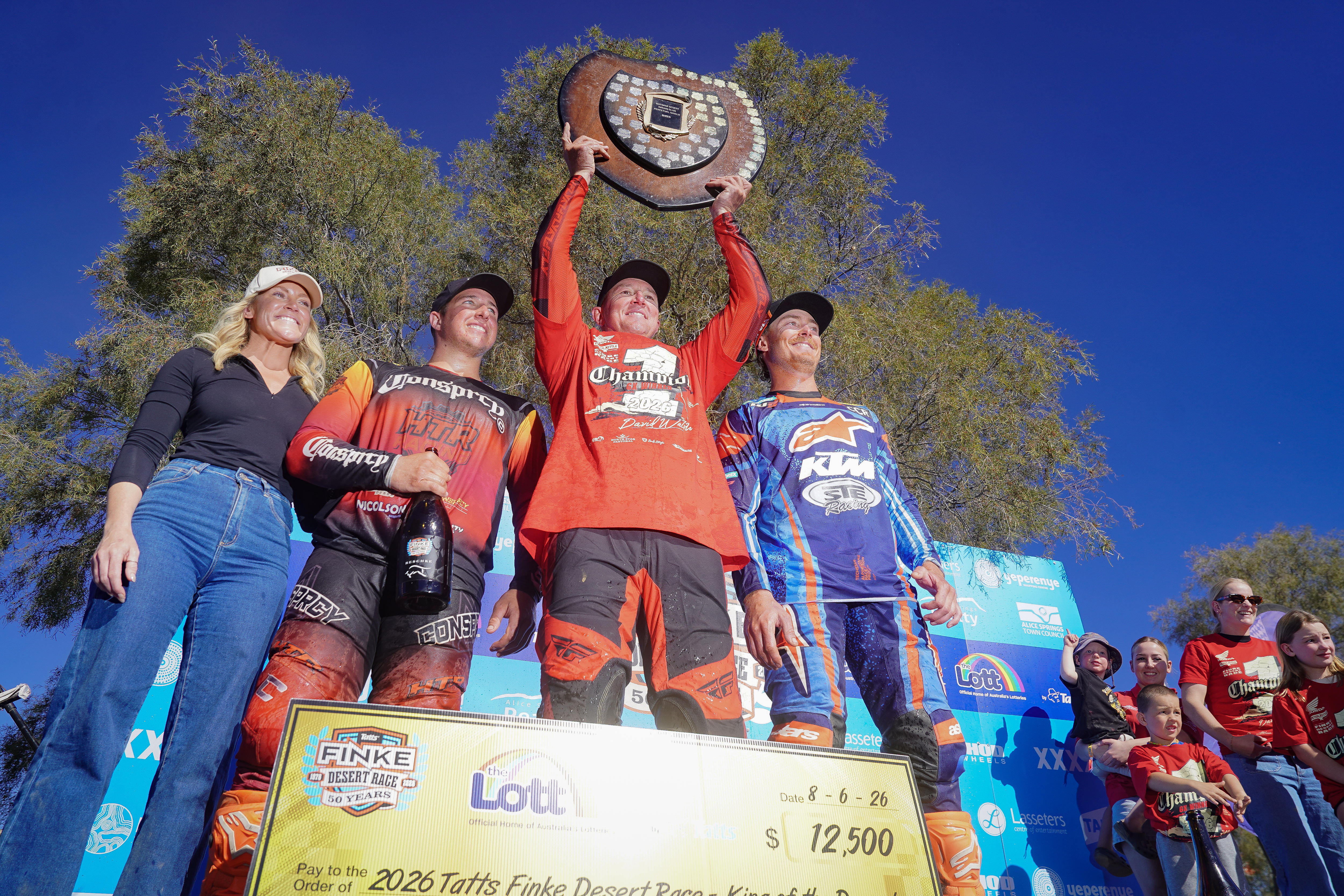 Kings and Queens of the Desert crowned as outback Finke race wraps up