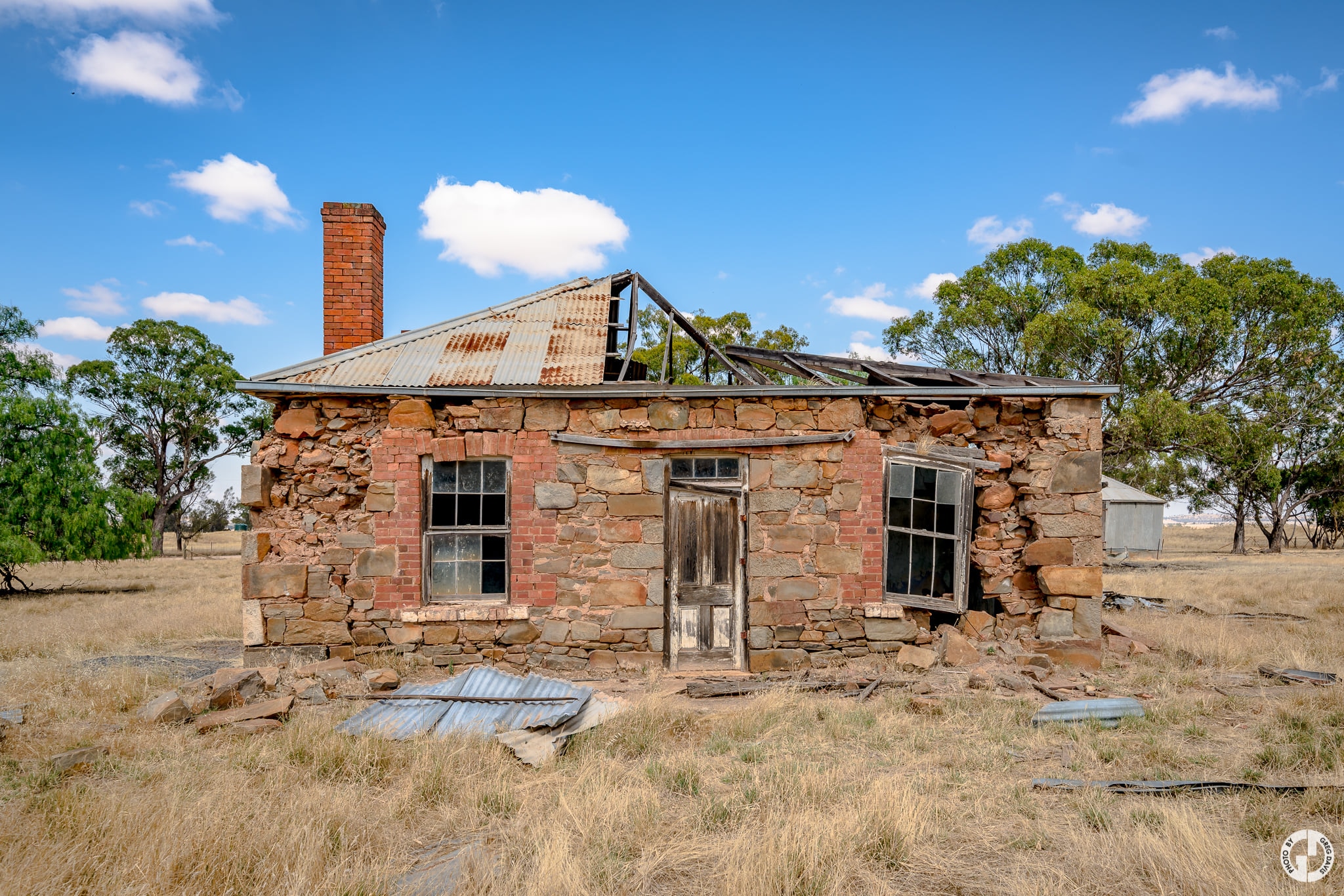Uma casa de fazenda de pedra em ruínas no noroeste de Victoria.