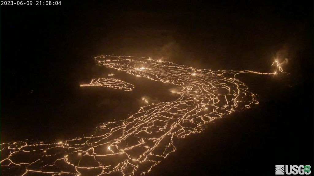 Lava flows as Kilauea volcano erupts in Hawaii - ABC News