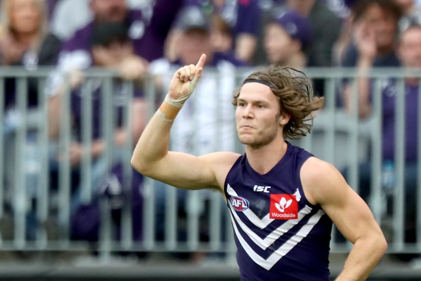 Ed Langdon of the Fremantle Dockers