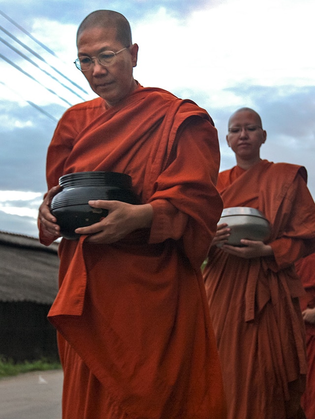 Venerable Bhikkhuni Dhammananda and other monks from the Wat Songkhammakalayani on a procession to collect alms.