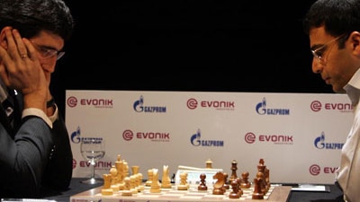 Vladimir Kramnik (L)  and Viswanathan Anand (Patrik Stollarz/Getty Images)