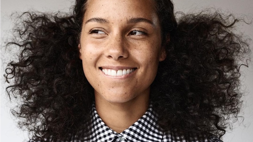 Singer Alicia Keys without makeup.