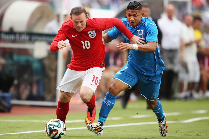 Rooney takes on Izaguirre